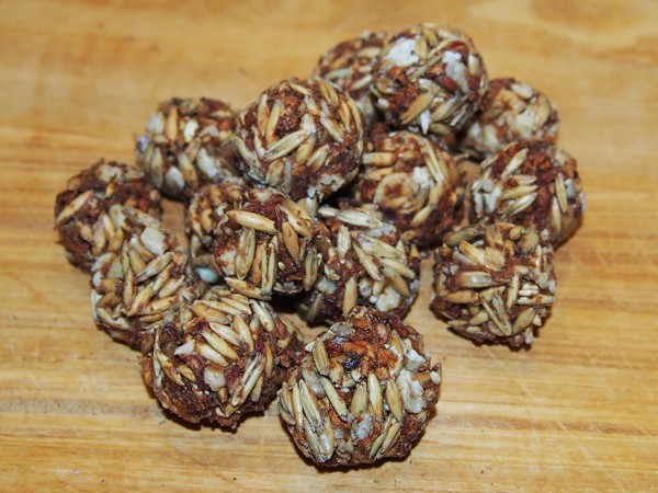 Kuličky s jablky, ovsem a ořechy 100 g
