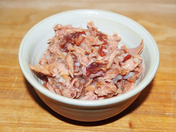 MONGE: tuňák s hnědou rýží a brusinkami 80 g