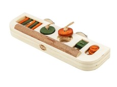 Dřevěný pamlskovník na mříže 25 x 4 x 9 cm