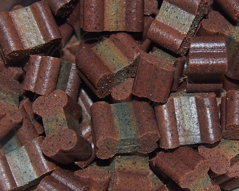 Kostičky: drůbež, jehněčí, borůvky, arónie - 50 g
